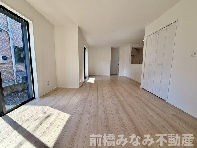 【新築平屋】前橋市朝倉町２丁目　限定１棟　ハートフルタウン　新築建売の居間・リビング|ゆったり過ごせる居間です