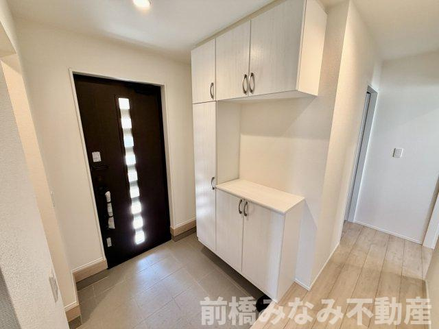 【新築平屋】前橋市朝倉町２丁目　限定１棟　ハートフルタウン　新築建売の玄関|落ち着いた玄関です
