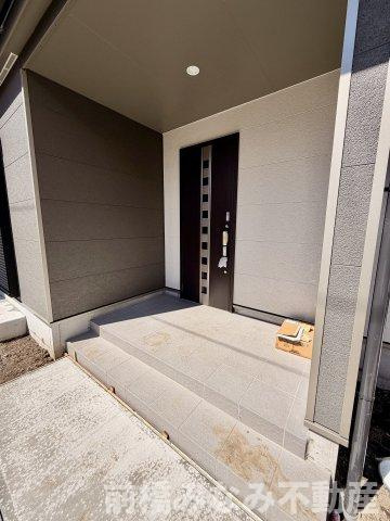【新築平屋】前橋市朝倉町２丁目　限定１棟　ハートフルタウン　新築建売の玄関|きれいな玄関です