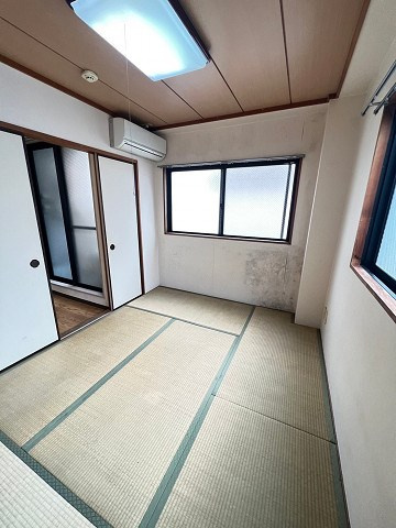 尼崎市武庫川町４丁目のアパートの居間・リビング