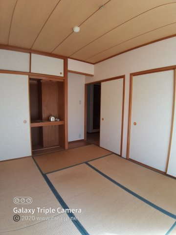 ソレイユ久保の和室|明るい玄関です
