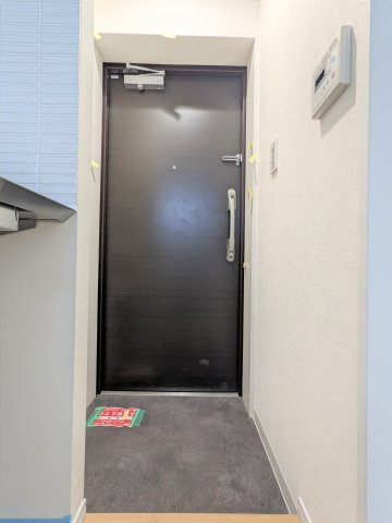 ブランドール坂下三丁目の玄関