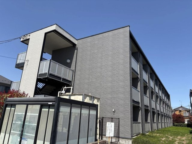 レオパレスアゼリアカーサの外観