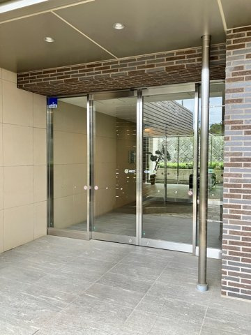 アンビシャス朝霞台のエントランス