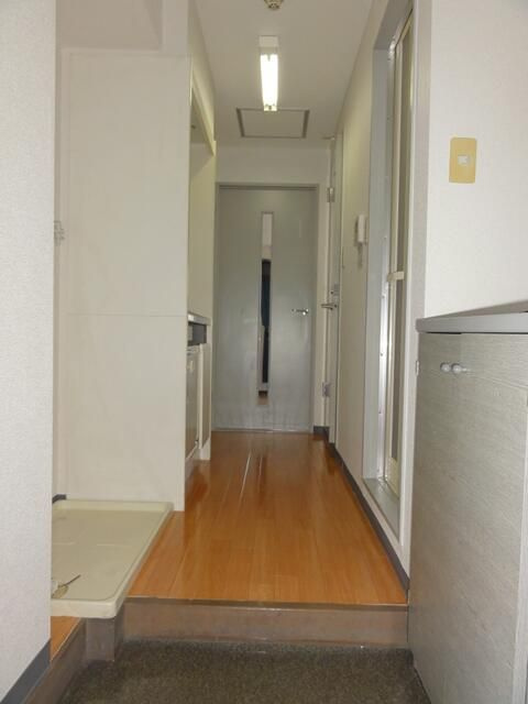 ドミール谷塚Ⅱの玄関