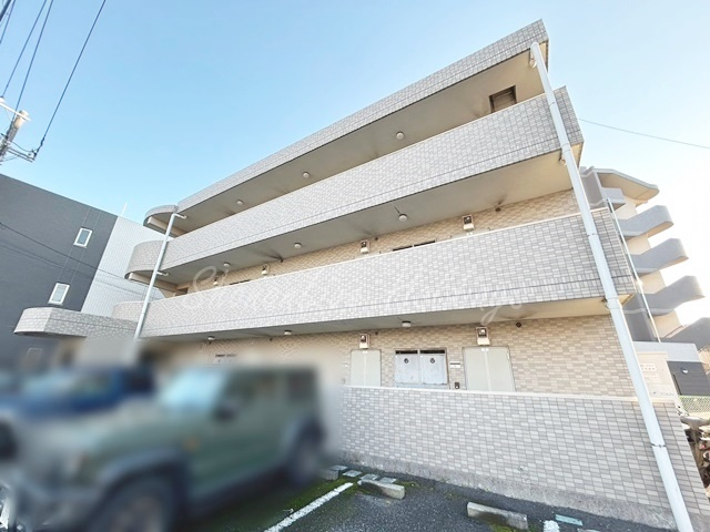 藤沢市川名１丁目の賃貸マンションの外観
