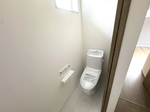 新築建売　清和４丁目２号のトイレ|落ち着いたトイレです