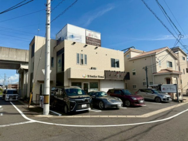スミックスホームビルの外観