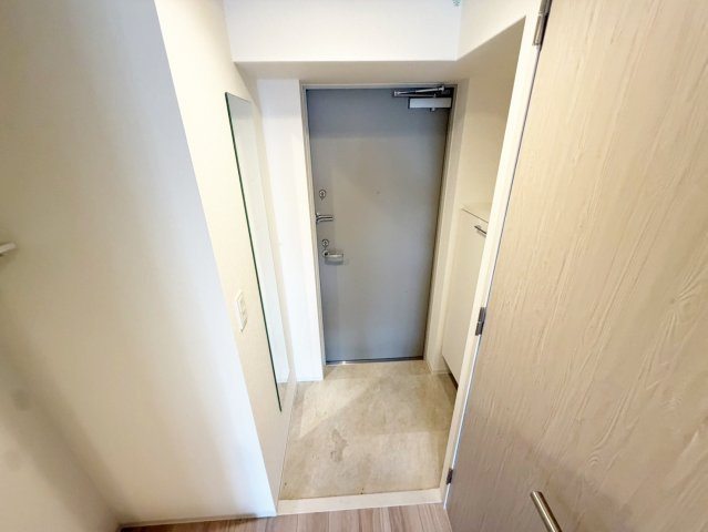 アルティザ江坂の玄関
