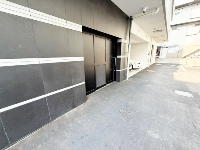 アルティザ江坂の駐車場