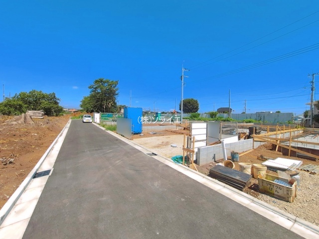 所沢市中富　全13棟　新築戸建　リーブルガーデンの前面道路含む現地写真