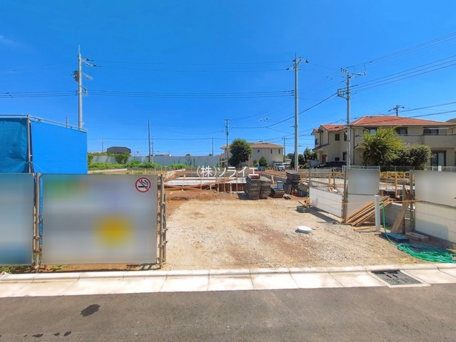 所沢市中富　全13棟　新築戸建　リーブルガーデンの前面道路含む現地写真