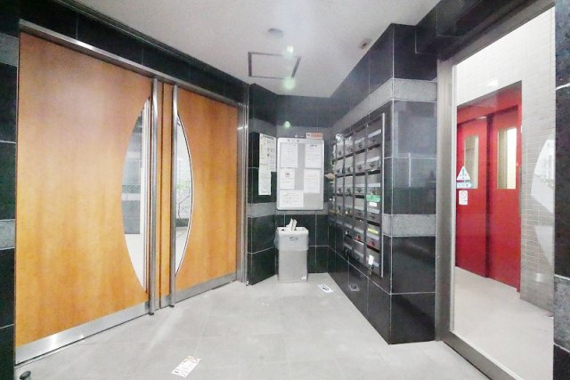 ＴＲＡＤＩＳ ＮＩＰＰＯＲＩ Ｅの外観|外観は落ち着いています