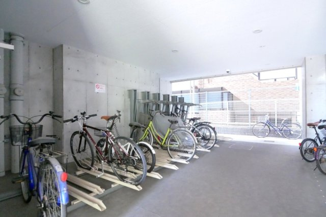 プレセダンヒルズ門前仲町の内装|明るい室内です