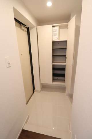 GENOVIA東向島Ⅲskygardenの玄関|明るい玄関です