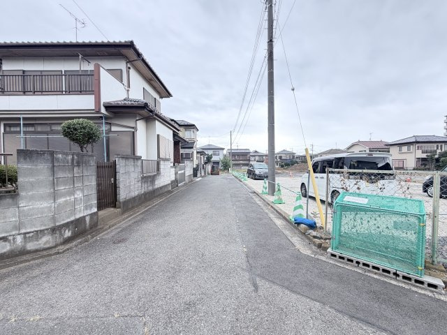 【前面道路含む現地写真】 | 【北本第3期　現地外観】
※令和８年9月時点