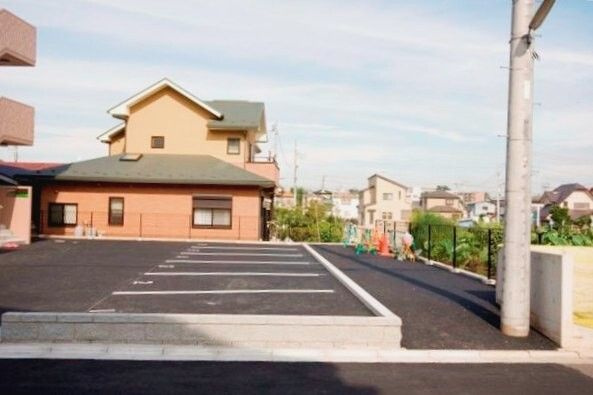 ブリーズヒルの駐車場