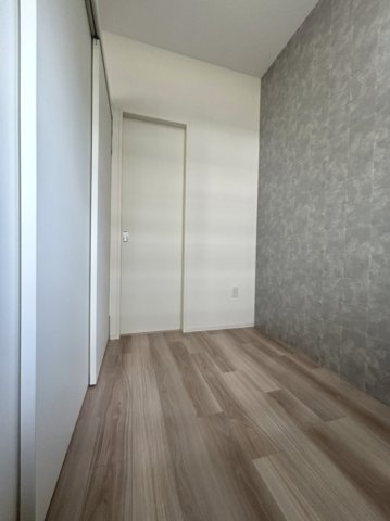 壁紙の色は部屋によって違います。