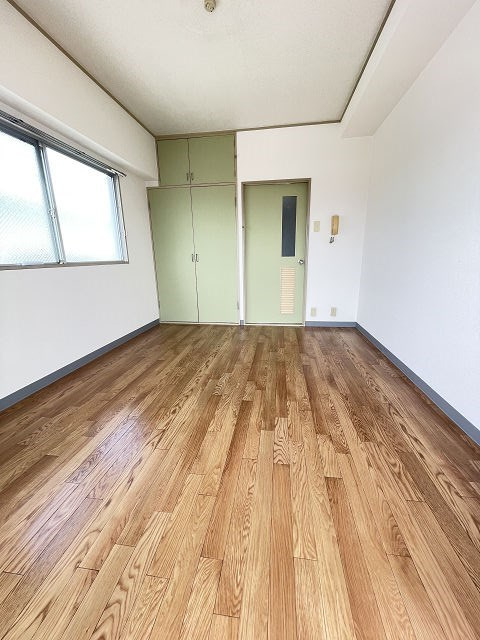 メゾンスリーエイト園田の寝室