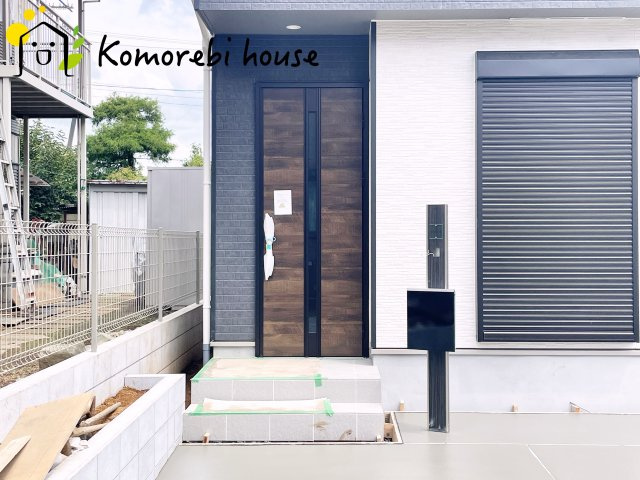 上尾市東今泉６番　新築一戸建て　ハートフルタウン　Aの玄関|落ち着いた玄関です