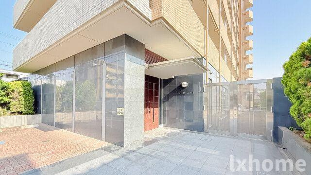 エスト茨木のエントランス|建物の内部です