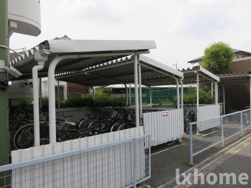 ルミナス岸部の駐車場