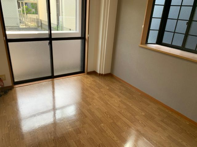 プラグレスの内装|洋室