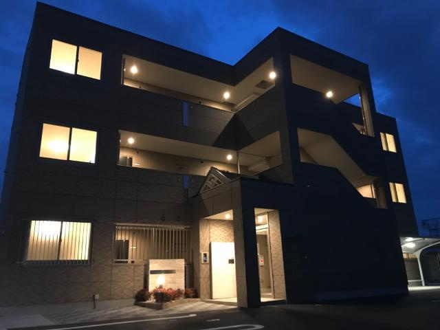 コンフォートの外観|外観写真（夜）