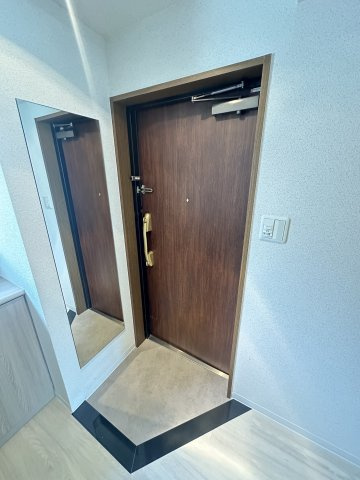 ブランドールM・西長堀の玄関