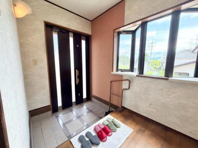 【玄関】 | 大野台５丁目　中古一戸建 | 【玄関】ゆとりの玄関ですよ！シューズボックス置けば、散らかりがちな玄関も片付きますね！