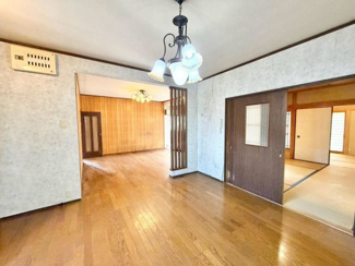 【内装】 | 大野台５丁目　中古一戸建 | 【ＬＤＫ約１９帖】ゆとりあるリビングは、ご家族の憩いの空間♪居心地の良い快適な安らぎの場所にもなりそうです♪