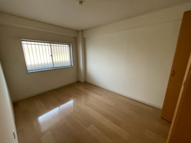 ハイツ泉ヶ丘の洋室