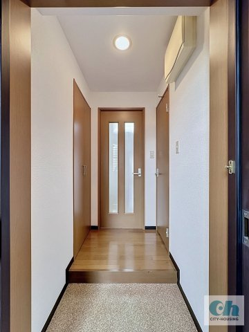 アミティエ中延 302号室の玄関