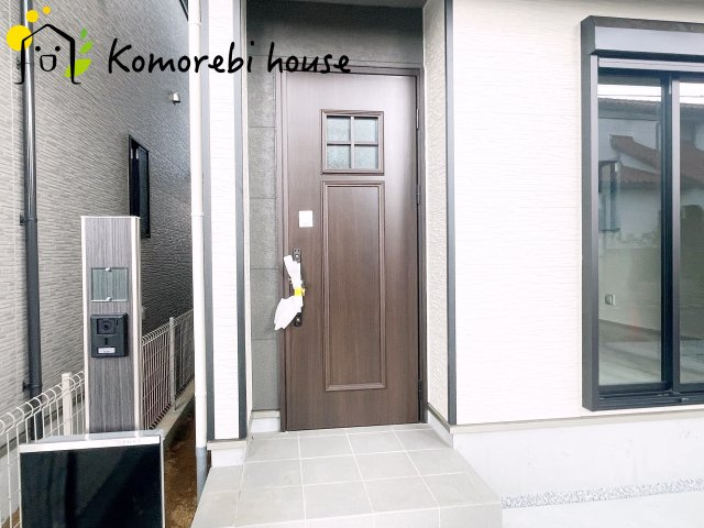 上尾市東今泉６番　新築一戸建て　ハートフルタウン　Cの玄関|収納もある玄関です
