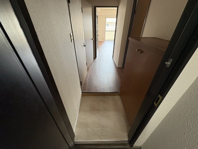 シティ南落合の玄関