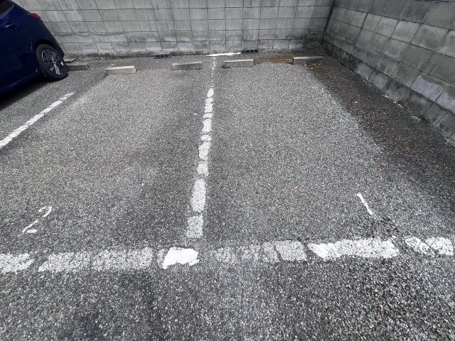 神戸市北区有野町唐櫃のハイツの駐車場