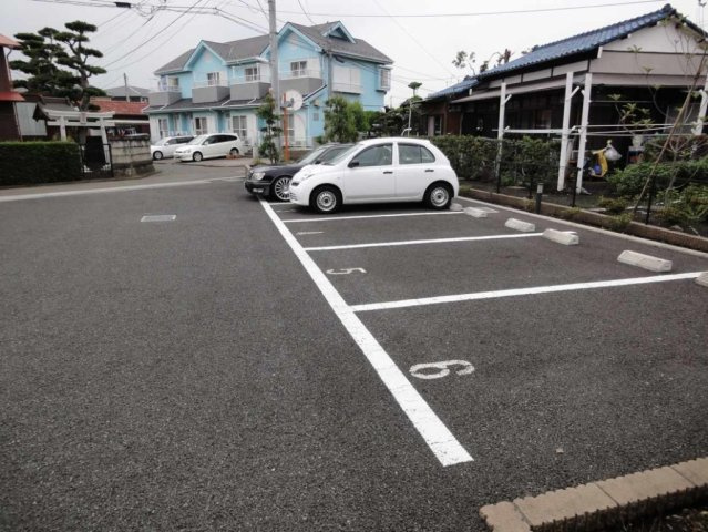 レオパレスアビテ湘南 の駐車場