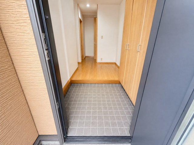 川口市芝戸建の玄関