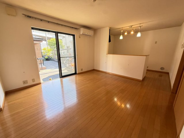 川口市芝戸建の居間・リビング