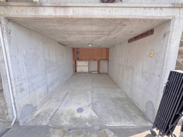 深阪貸家の駐車場