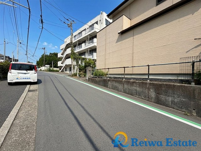 中古戸建　茅ヶ崎市下寺尾の前面道路含む現地写真