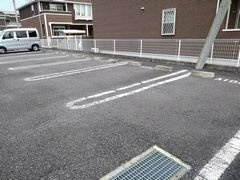 カリーノ　トゥッティＡの駐車場|車をお持ちの方に嬉しい駐車場付きの物件です