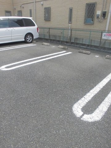 ナカイパレス　ＰａｒｔⅡの駐車場|駐車場に車を止められます