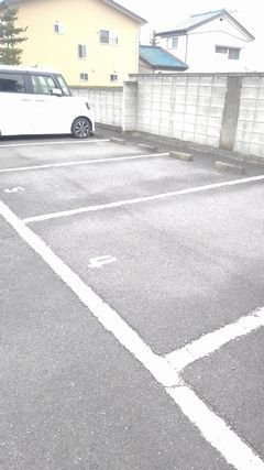 エトワール畔見　Ａの駐車場|駐車スペースもあります