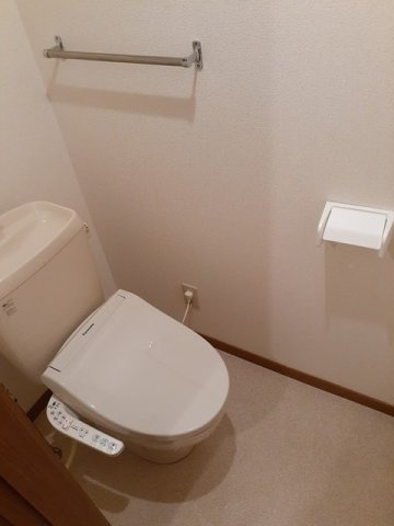 フルールメゾンＢのトイレ|ゆったりとした空間のトイレです