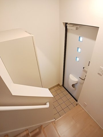 アルエットＢの玄関|収納もある玄関です