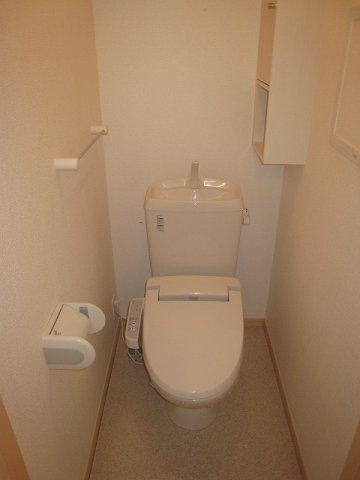 穂積Ⅰのトイレ|落ち着いた色調のトイレです