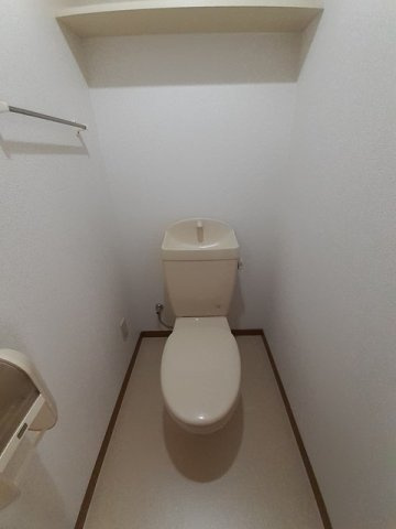 クラールのトイレ|落ち着いた色調のトイレです