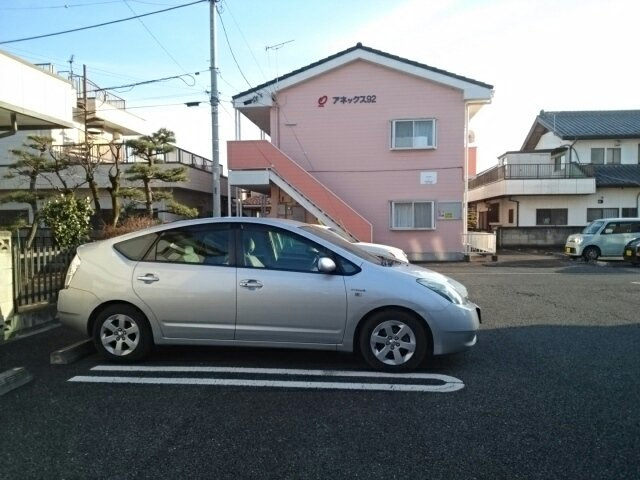 カルム２２の駐車場|車をお持ちの方に嬉しい駐車場付きの物件です