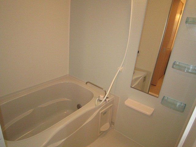 サンヴィレッジＥの浴室|ゆったり過ごせるお風呂です